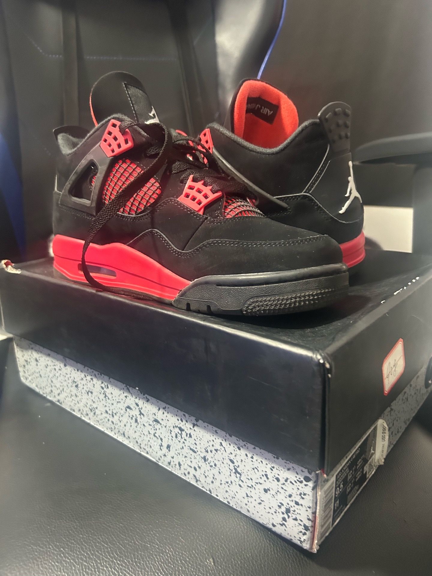 Jordan 4s red thunders