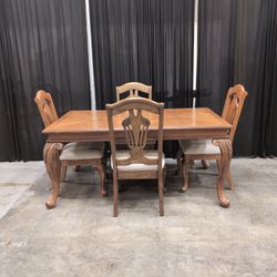 MANA Traditional Parquet Top Dining Table in Wood with Four Matching chairs