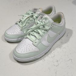 Nike Women Dunks 8.5