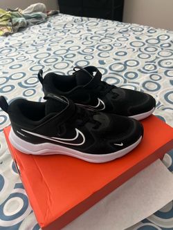 Nike cosmic runner size 2Y