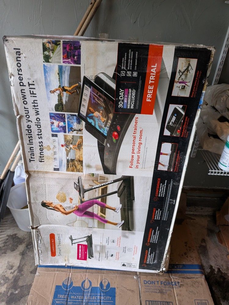 New Pro-Form Cadence WLT Smart Treadmill
