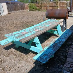 Picnic table