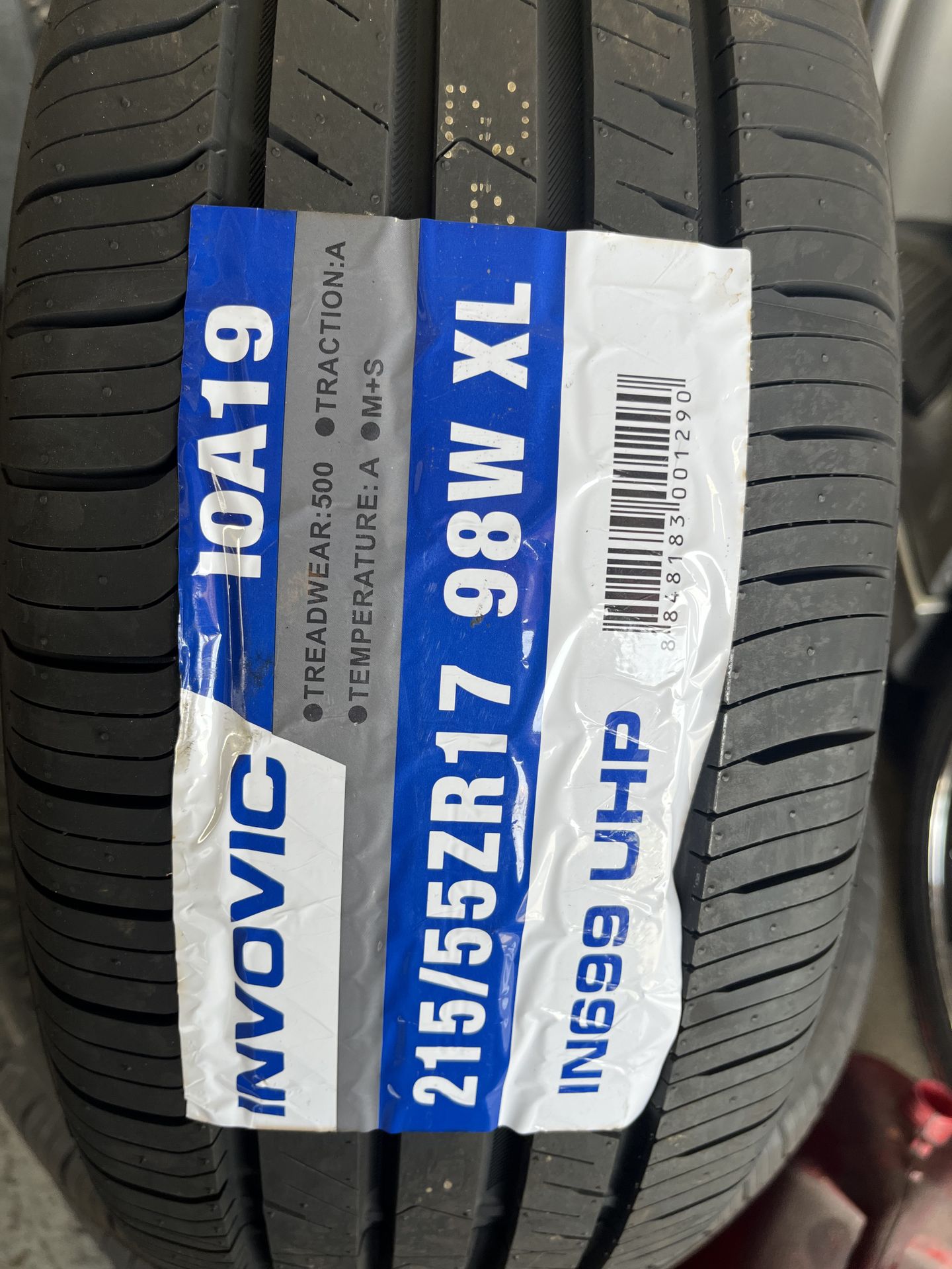 Tires Invovic 215/55ZR17