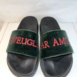 Webbed Gucci Slides (L'Aveugle Par Amour) - Size: 10- slightly used- - Dark green velvet fabric - - Both Gucci dust bags are included - - 100% Authent
