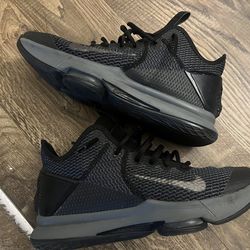 Nike Men's Lebron Witness 4 Basketball Shoes Size 11
