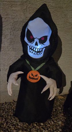 4 FT Gemmy Halloween Inflatable - Skull Reaper with Pumpkin Necklace (Excellent Condition)