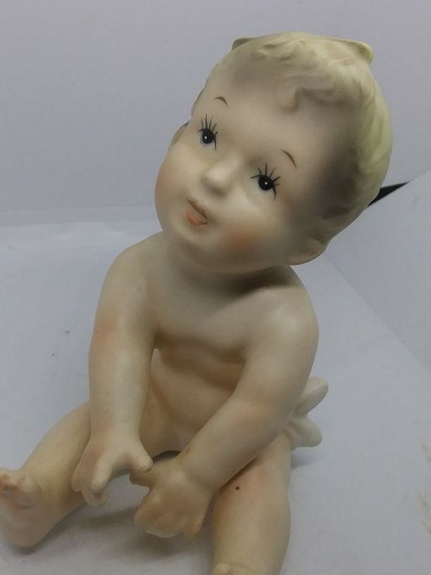 VINTAGE PORCELAIN PIANO BABY