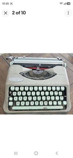 1960 HERMES ROCKET Portable Typewriter Green w/Case Works Some sticky Keys