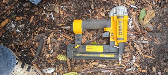 DeWalt 18-gauge brad Nailer