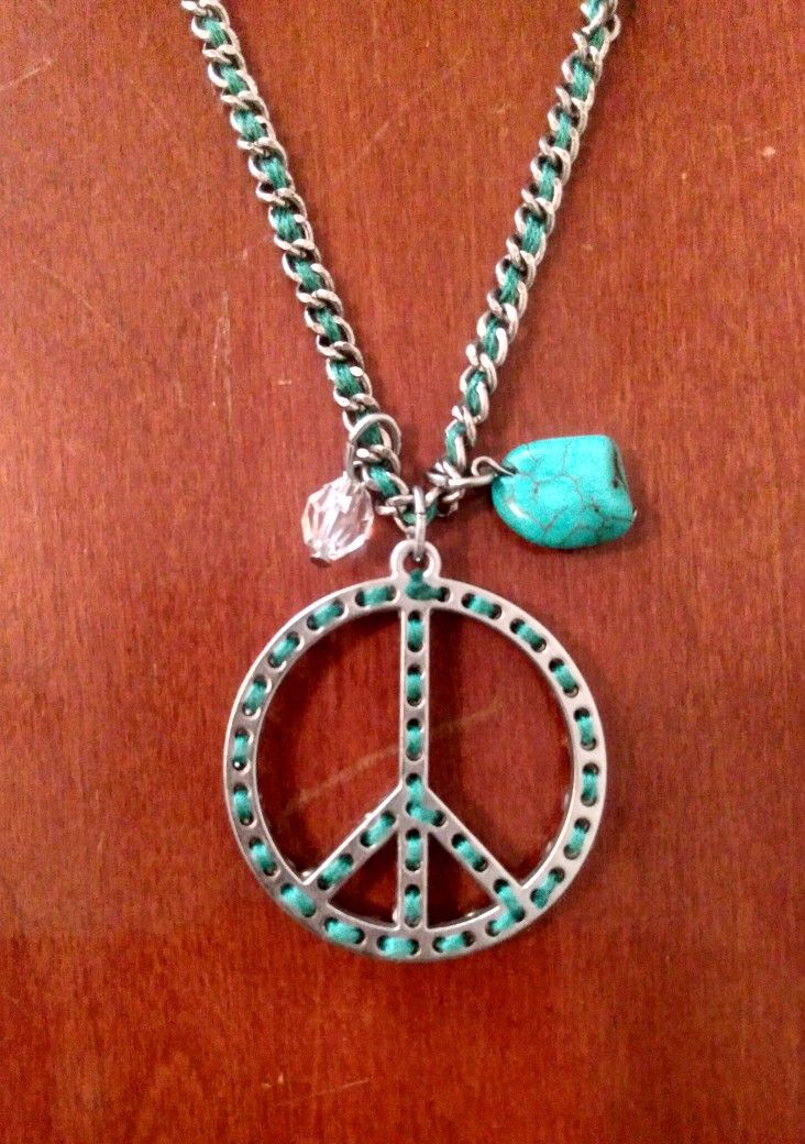 AEROPOSTALE 2009 TURQUOISE PEACE SIGN DOUBLE SIDED PENDANT STATEMENT CHARM NECKLACE