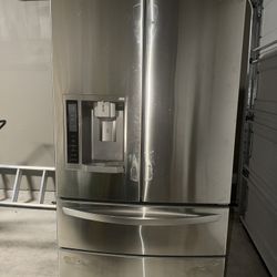 24.7 cu LG French door Fridge (Doesn’t cool)