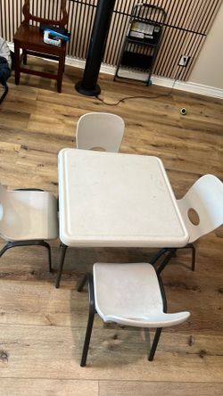 Lifetime Kids Table with 4 Chairs