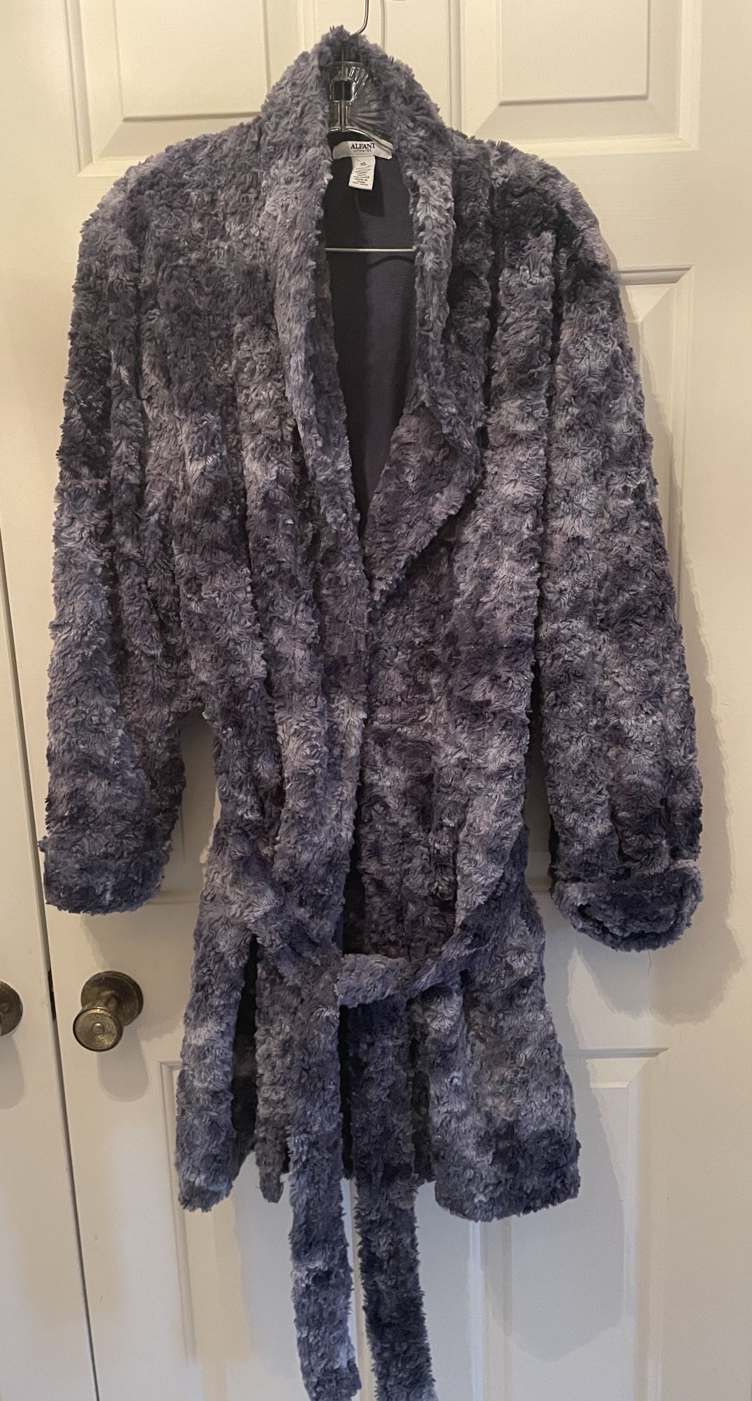 Alfani Intimates Women’s XL Faux Fuzzy Fur Plush lounge Robe-Gray/Navy