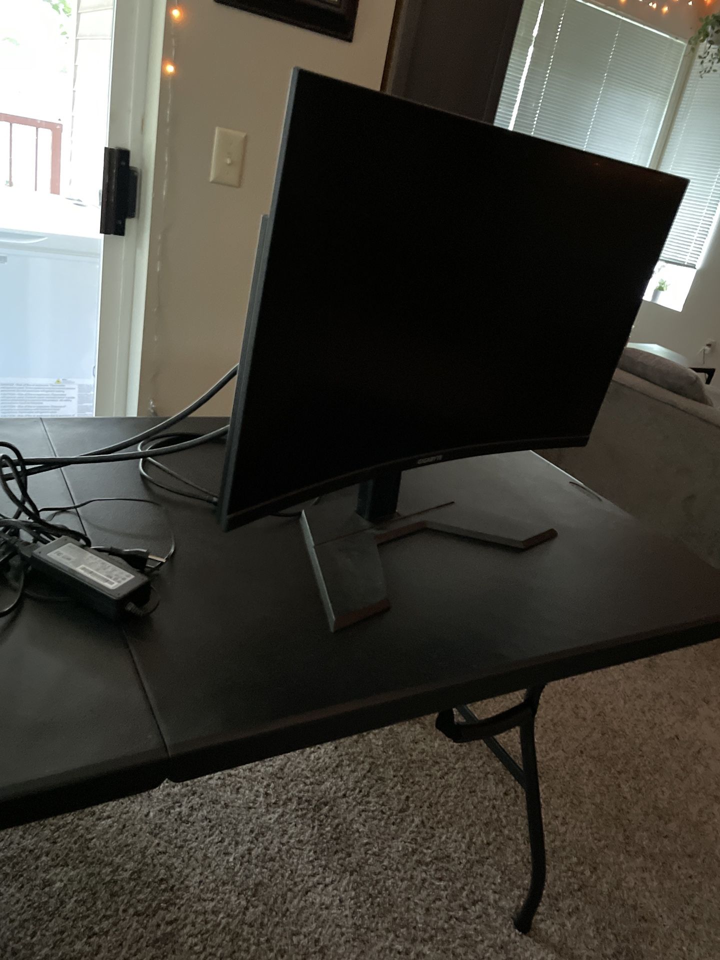 Broken 32” 1440p Curved 144hz Monitor