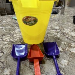 Beach Sand Bucket With 2shovels And A Spade