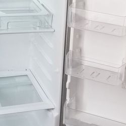 17.6cu ft whirlpool refrigerator with top freezer