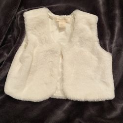 Emma & Elsa Size 6 soft white Faux Fur Vest