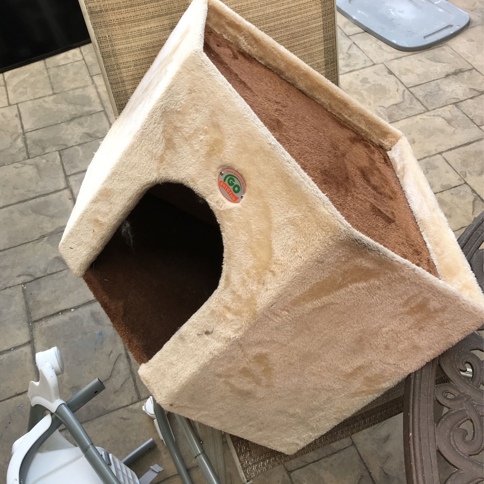 Cat House 2.2 Ft