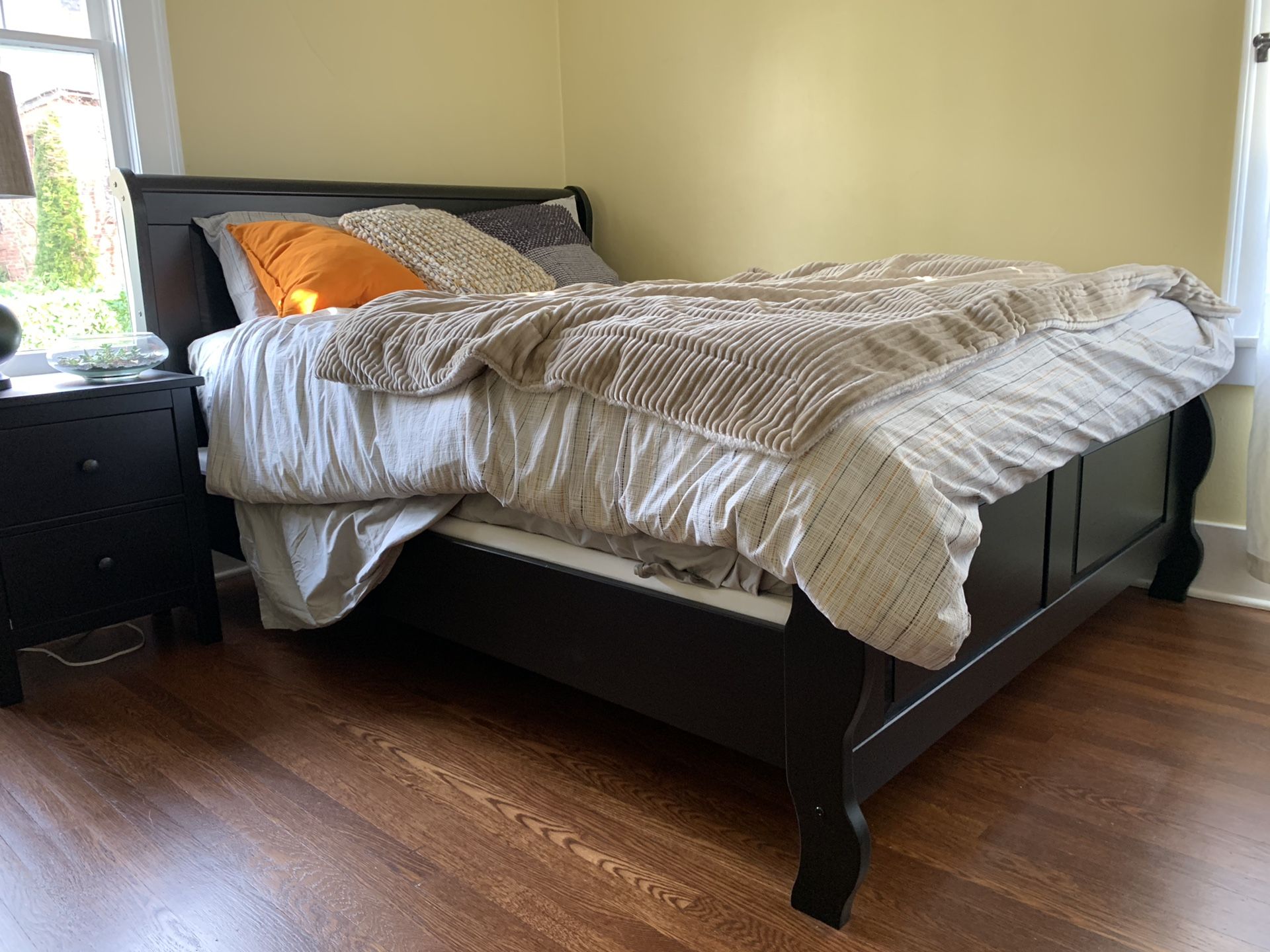 IKEA Hasselvika Queen bed set