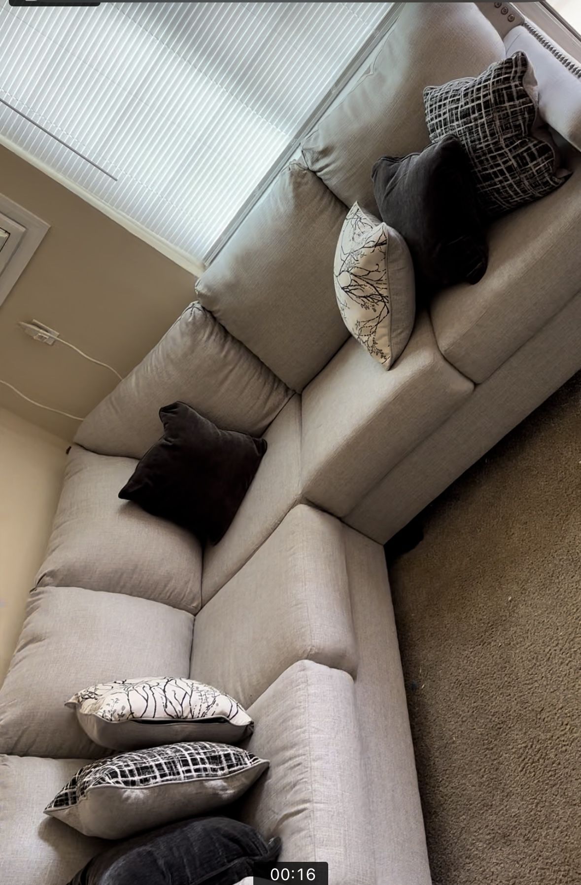 Sectional Sofa W Pillows
