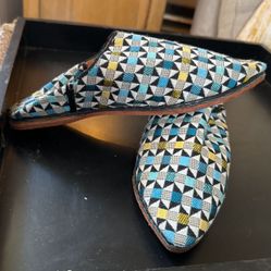 **BEAUTIFUL/UNIQUE HAND MADE Pattern Indian Slip Ons- Genuine LEATHER Soles **