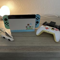 Nintendo Switch Console- Animal Crossing:New Horizons Special Edition 32 GB with SD card with 256 GB