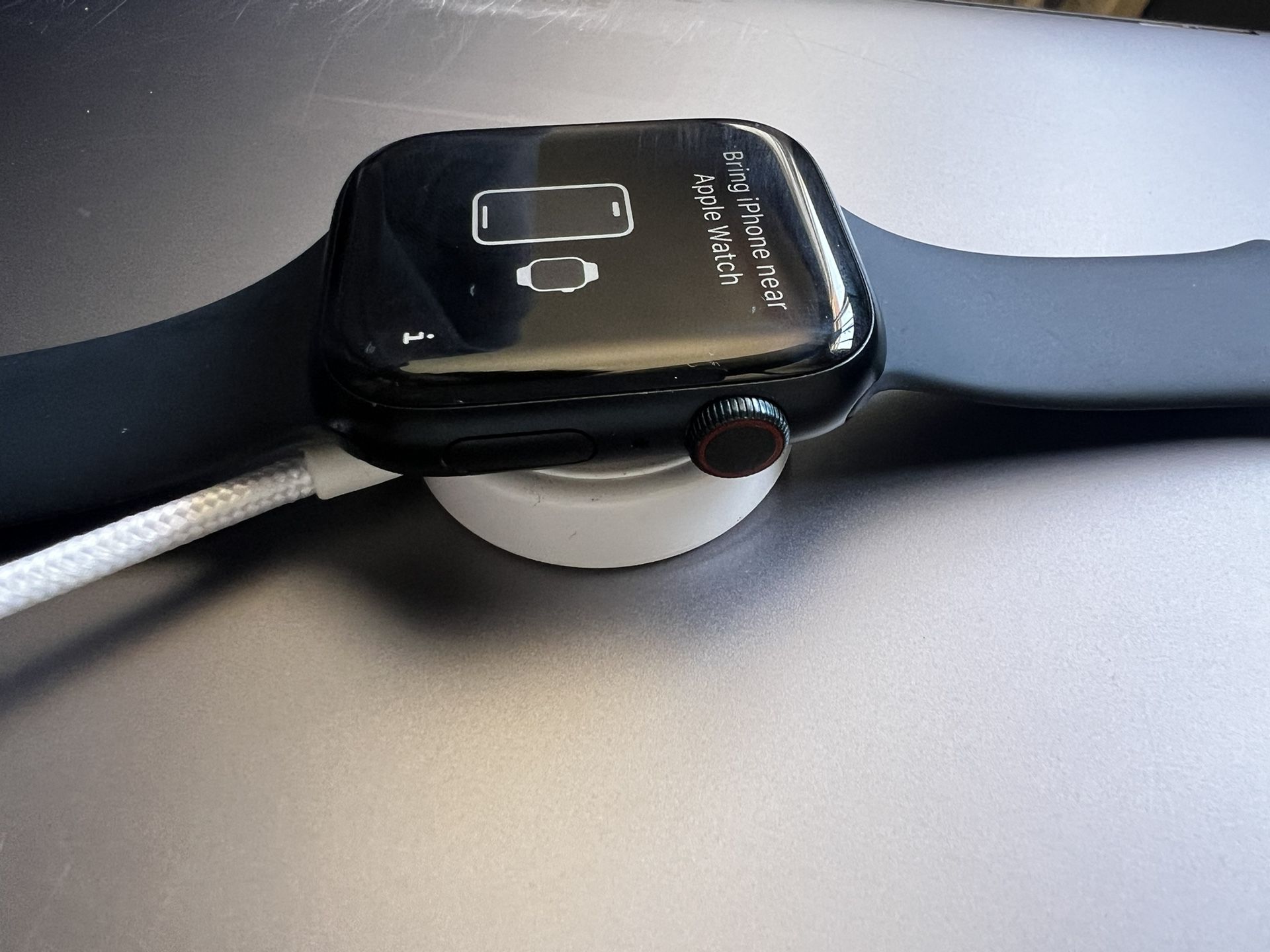 Apple Watch Series 9 – 45mm – GPS + Cellular – Like New