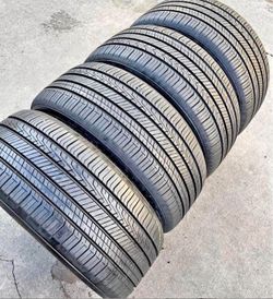 235/45/18 Hankook Selling a set of 4 tires in excellent condition 🫡