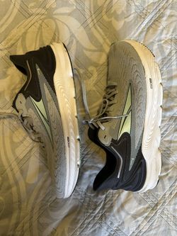 Altra women size 10