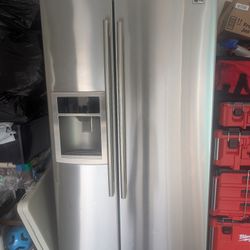 Refrigerator 