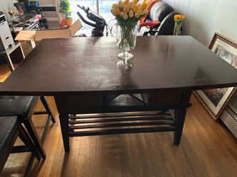 Raymour and Flanagan Dining Set