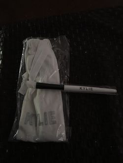 Kylie traveling brushes!