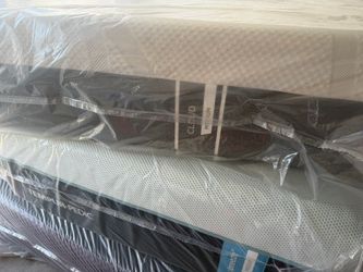 King Tempurpedic Cloud Mattress 