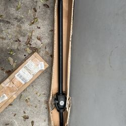 Rear driveshaft and U joint axles F350 4x4 99-04