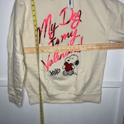 Medium NWT Snoopy Valentine Sweater 
