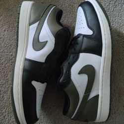 Air Jordan Retro 1 Low "Olive" Size 8.5 Men 