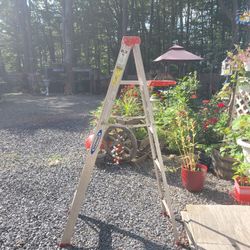 6 foot ladder very good condition 