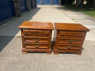 matching 2 drawer oak nightstands