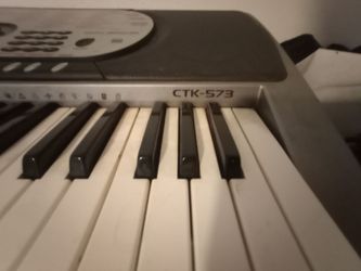 Casio CTK‑573 Keyboard + Stand – Works Great
