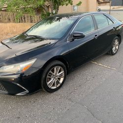2015 Toyota Camry super limpio y súper buenos placa al corriente