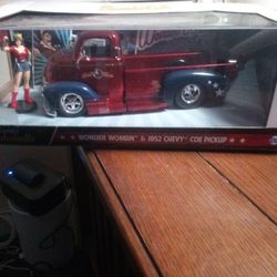 Jada DC Comics Bombshells 1952 Chevy COE Pickup 