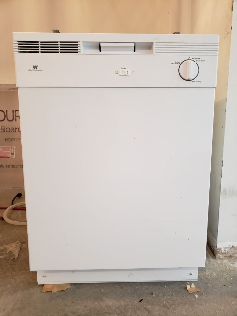 Frigidaire 24-in White Front Control Dishwasher (Actual: 24-in) Item # 358884 Model # FBD2400KW