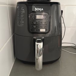 Ninja Air Fryer Lightly Used Works Perfectly originally for $120