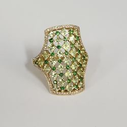 Beautiful 14k Yellow Gold Natural Peridot And Savorite Diamond Ring size 6.5