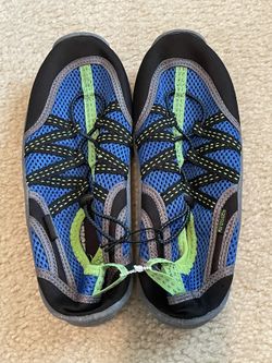 Water Shoes Big boy Size 4