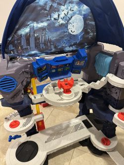 Imaginext DC Super Friends Batman Playset Super Surround Batcave