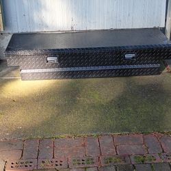 Small Truck  Tool Box 60" With Key