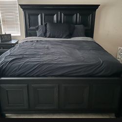 Beautiful Black King Size Bedroom Furniture Set
