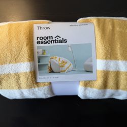 Room Essentials Throw blanket