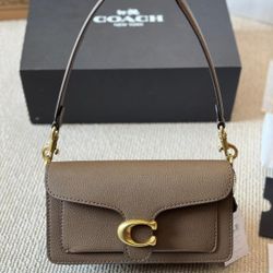 Women's Tabby 3-Layer Dionysus Shoulder Bag. Fashionable and Versatile